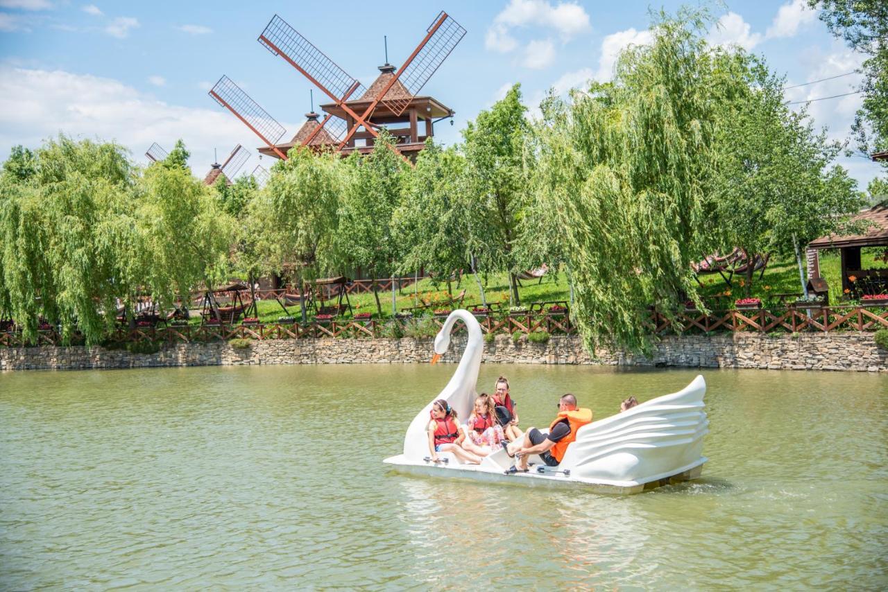 The Wind Mills Hydropark Hotel Gorna Malina Bagian luar foto
