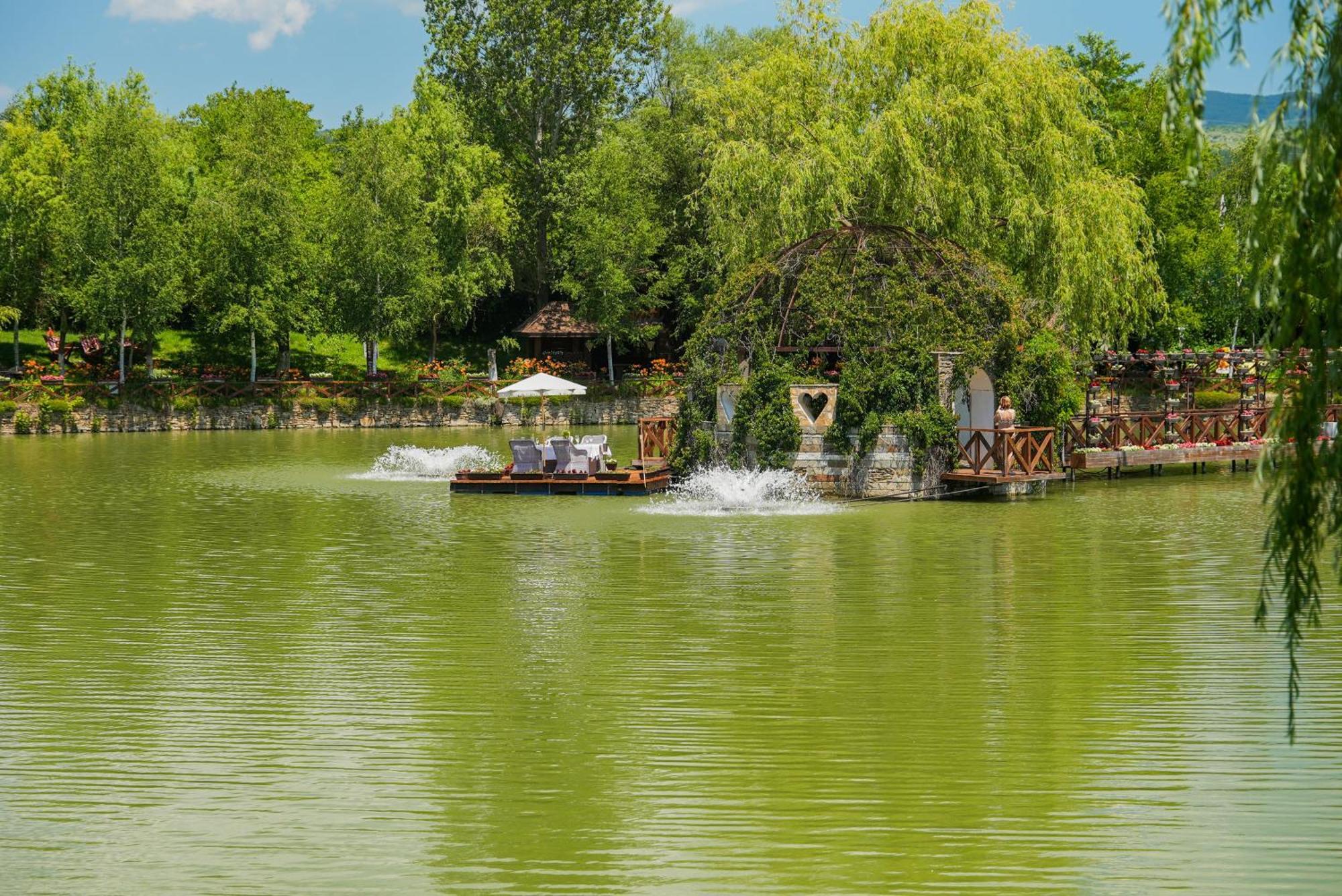 The Wind Mills Hydropark Hotel Gorna Malina Bagian luar foto