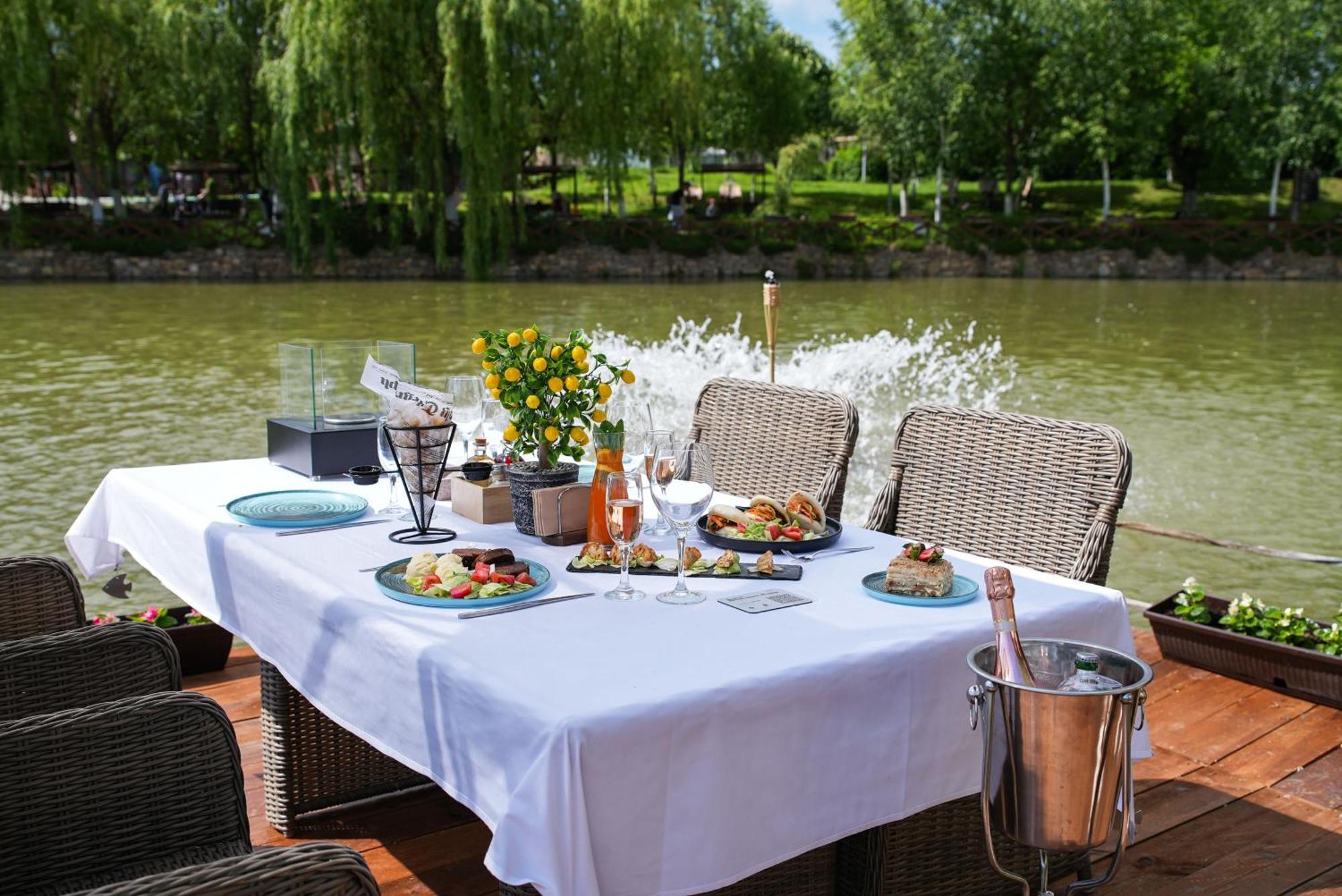 The Wind Mills Hydropark Hotel Gorna Malina Bagian luar foto