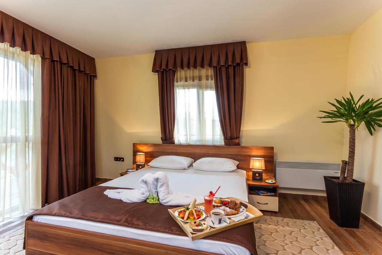 The Wind Mills Hydropark Hotel Gorna Malina Bagian luar foto